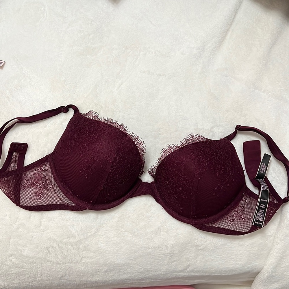 Victoria’s Secret bombshell bra